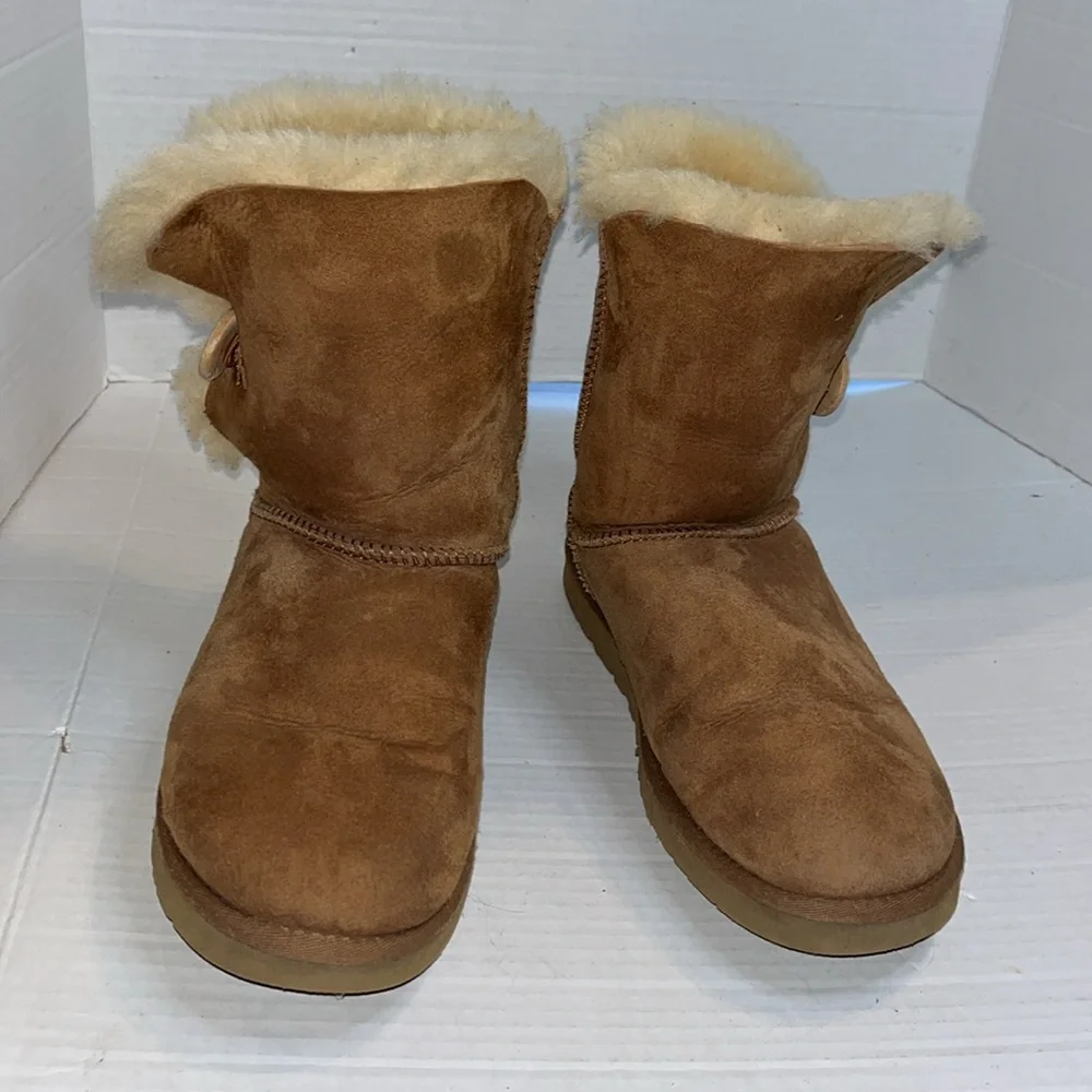 UGG Australia-8-chestnut brown classic comfy Cozy Sheepskin Boots  button detail - Picture 2 of 15